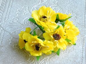 Текстилни цветя с велурени тичинки - Жълто - 6 бр.