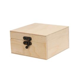 Дървена кутия с метална закопчалка - 15,00 х15,00 х 8.00 см