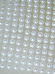 Полусферични самозалепващи перли - Бяло - 252 бр