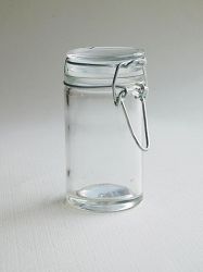 Стъклено бурканче с капак и метална закопчалка- 8,50 х 4,50 см