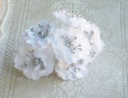 Текстилни цветя с топче - Бяло - 6 бр.