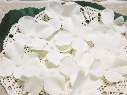 Цвят хортензия от плат - Бяло - 12 бр.