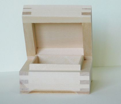 Дървена кутия - малка -  6,50 х 6,50 х 4,00 см