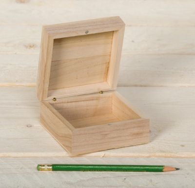 Дървена кутия с магнит -10,00 х 10,00 х 5,00 см