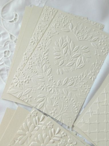 Картони за картички с релеф - Сърчица и цветя - 12  елемента