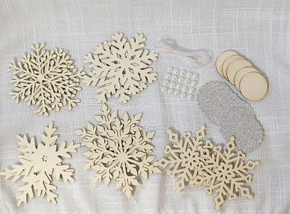 Комплект Късмети-висулки - Сребристи снежинки - 46 елемента