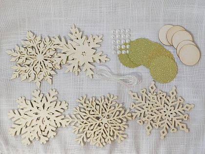 Комплект Късмети-висулки - Златисти снежинки - 46 елемента