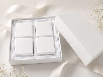 Луксозна Бяла кутия с 4 малки кутии и сатен ( бебешки съкровища ) - 14,00 х 14,00 х 2,50 см
