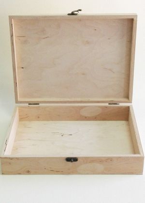 Дървена кутия с метална закопчалка 24,00 х 32,00 х 7,00 см