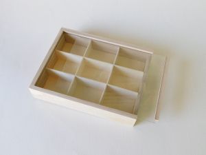 Дървена кутия  с плъзгащ капак - 9 разделения - 17,00  х 13,00  см