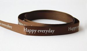 Панделка сатен с надпис - Happy everyday - кафяво - 1 м. 