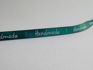 Панделка сатен с надпис - Handmade - Борово Зелено - 2 м.