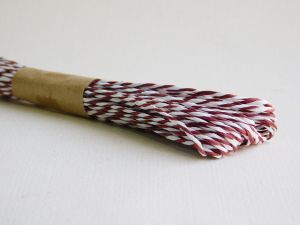 Хартиен шнур - бордо и бяло - 10 м.