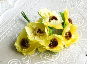 Текстилни цветя с велурени тичинки - Светло Жълто - 6 бр.