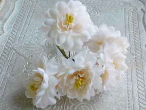 Текстилни цветя кичести с тичинки  - Крем - 6 бр