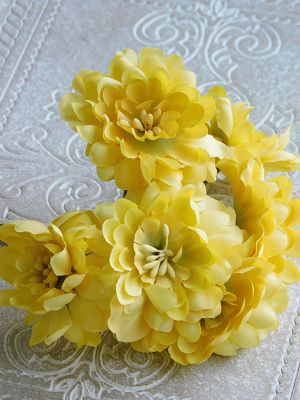 Текстилни цветя кичести с тичинки - Жълто - 6 бр