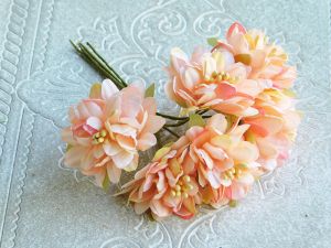 Текстилни цветя сатен - Праскова с тичинки мат - 6 бр.