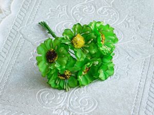 Текстилни цветя с велурени тичинки - Зелено - 6 бр.