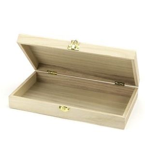 Дървена кутия с метална закопчалка - 19,00 x 12,00 x 3,50 cm.