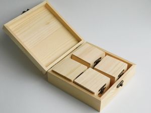 Дървена кутия с 4 малки кутийки ( бебешки съкровища ) - 15,30 х 15,30 х 5,50 см