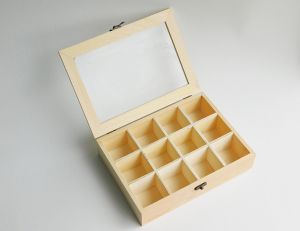Дървена кутия с 12 разделения  и стъклен капак - 22,00 х 16,00 х 5,20 см