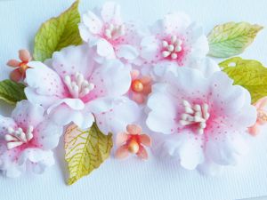 Комплект Ръчно изработени цветя от плат - Бяло и розово- 15 елемента