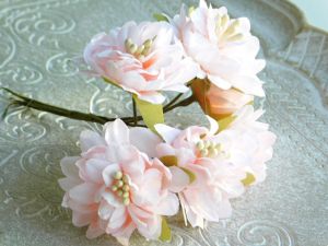 Текстилни цветя сатен - Бледо Розово с тичинки мат - 6 бр.