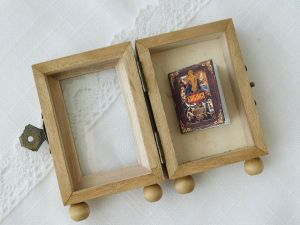 Миниатюра - Библиотека с Библия