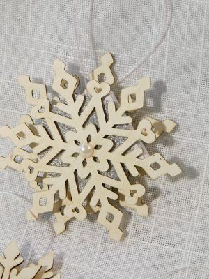 Комплект Късмети-висулки - Сребристи снежинки - 46 елемента