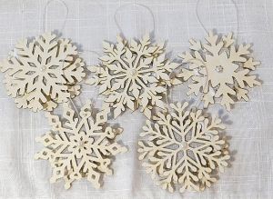 Готови Късмети висулки - Сребристи снежинки - 5 бр.