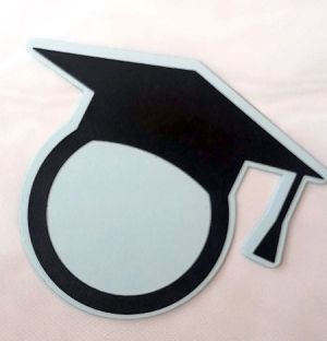 Зазвършване  - шапки за спомен с място за снимка или текст - 12,50 х10,00 см