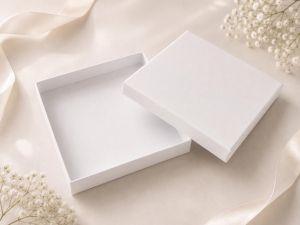 Луксозна Бяла Перлена кутия - 18,00 х 18,00 х 3,00 см