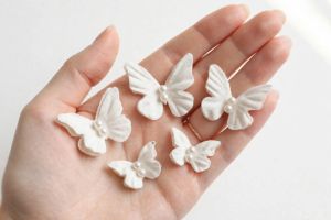Ръчно изработени пеперуди LITTLE BIRDIE Dreamy Flutter Frosty White – Бяло с перли  – 20 бр.